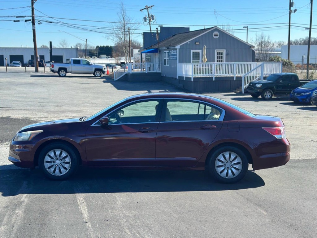 2011 Honda Accord Image 2