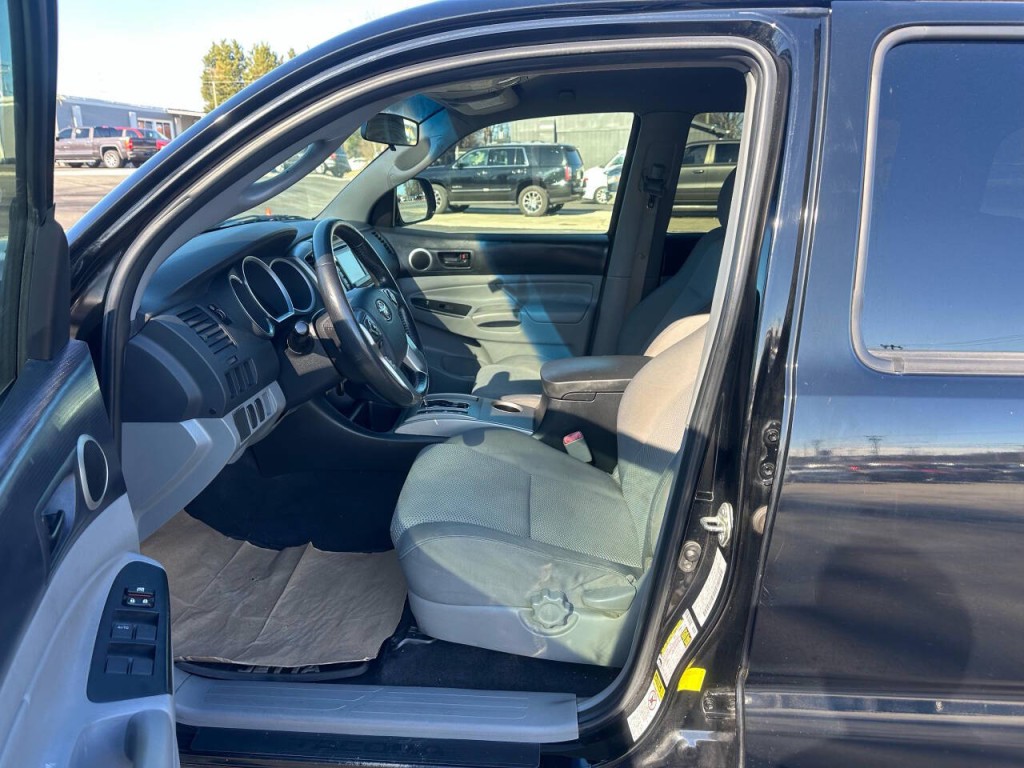 2015 Toyota Tacoma Image 8