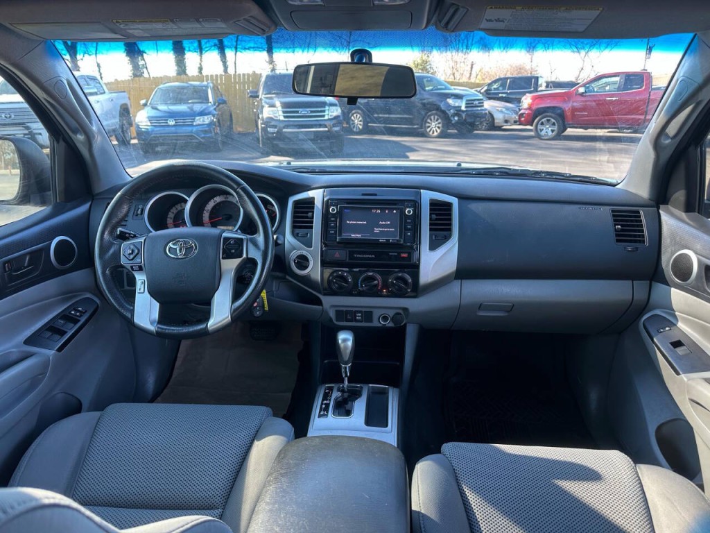 2015 Toyota Tacoma Image 11