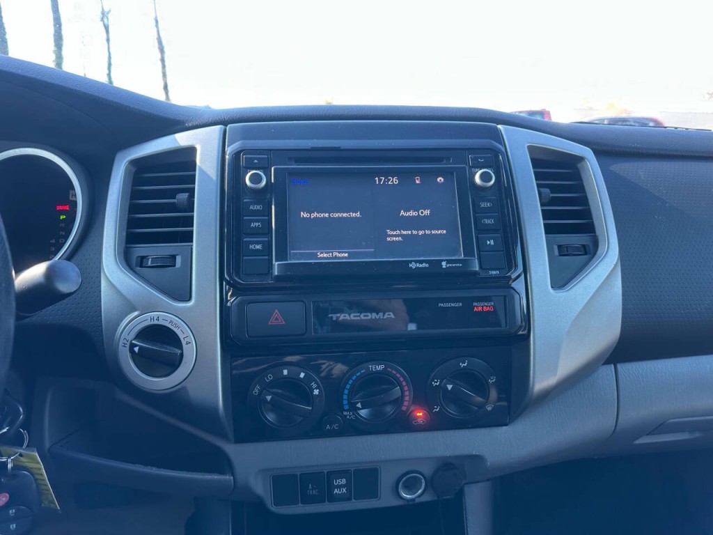 2015 Toyota Tacoma Image 13