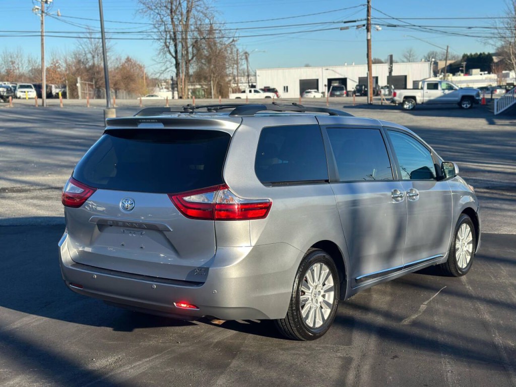 2015 Toyota Sienna Image 5