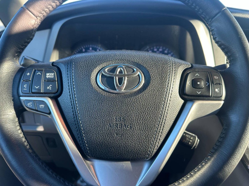2015 Toyota Sienna Image 19