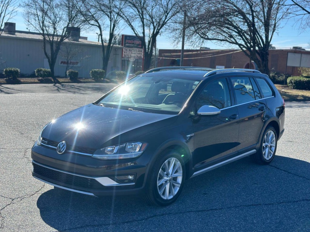 2018 Volkswagen Golf Image 1