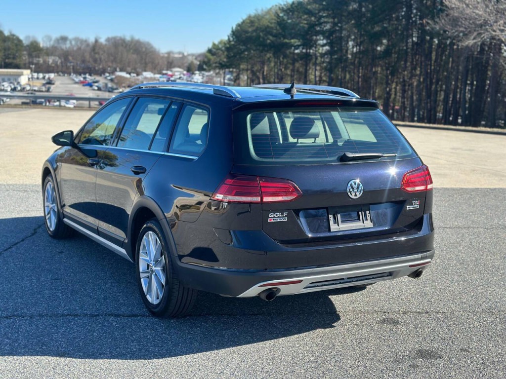 2018 Volkswagen Golf Image 3