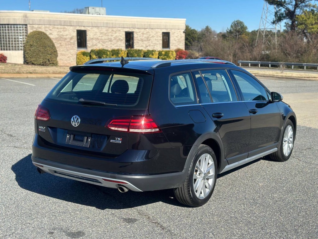 2018 Volkswagen Golf Image 4