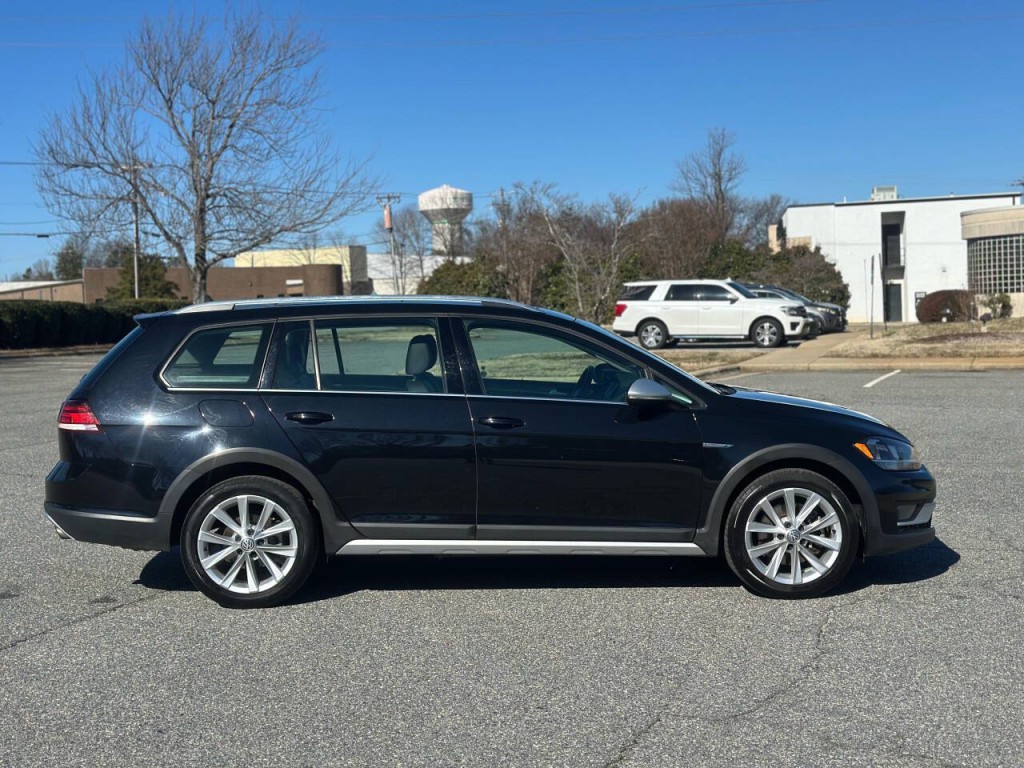 2018 Volkswagen Golf Image 7