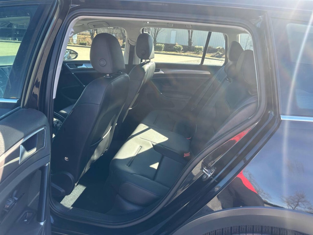 2018 Volkswagen Golf Image 8