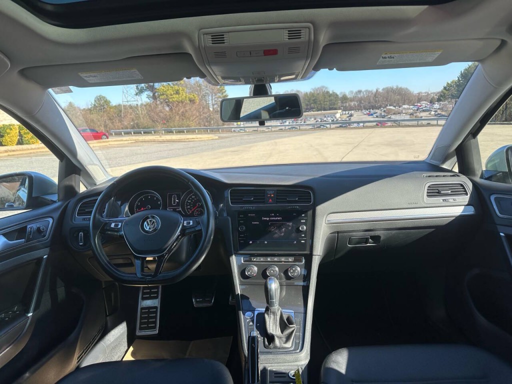 2018 Volkswagen Golf Image 11