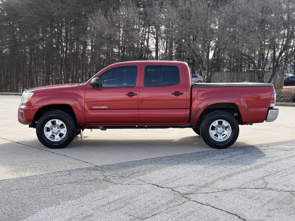 2015 Toyota Tacoma Image 2