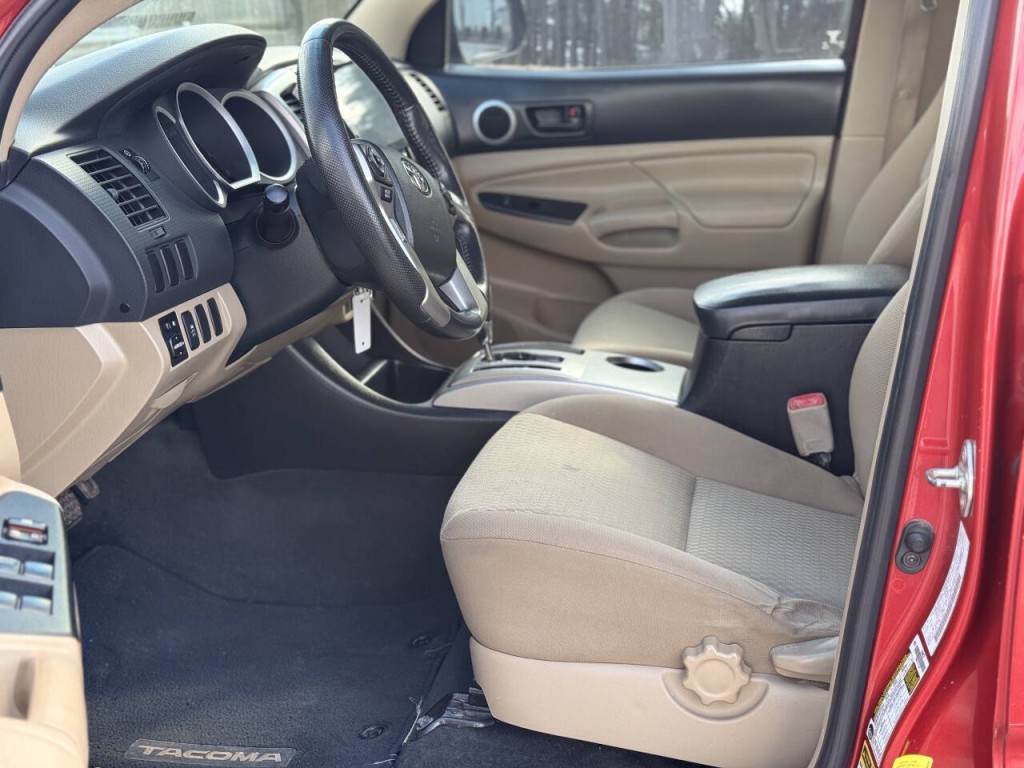 2015 Toyota Tacoma Image 8