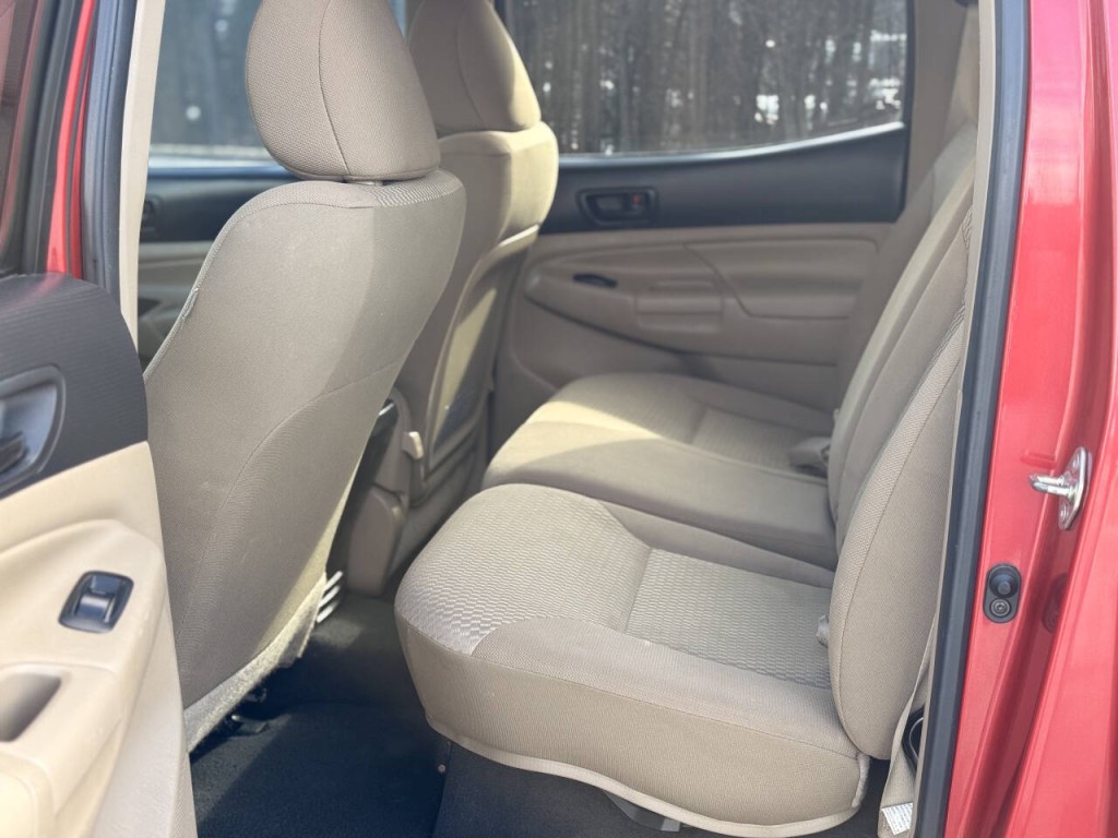 2015 Toyota Tacoma Image 9