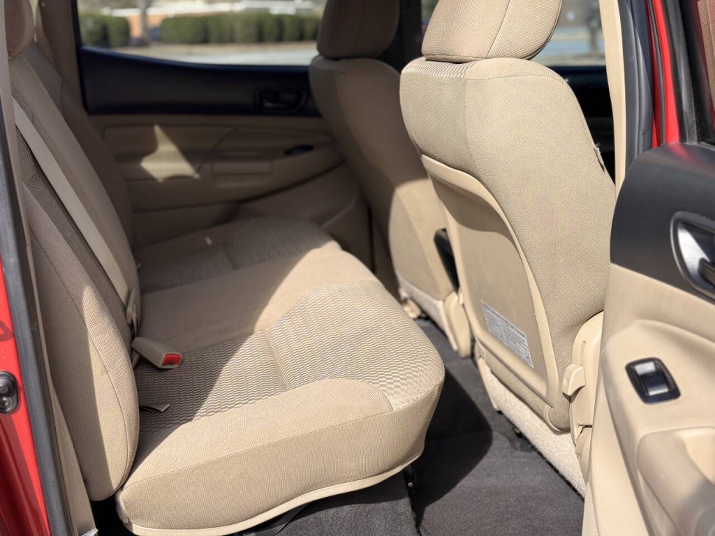 2015 Toyota Tacoma Image 10