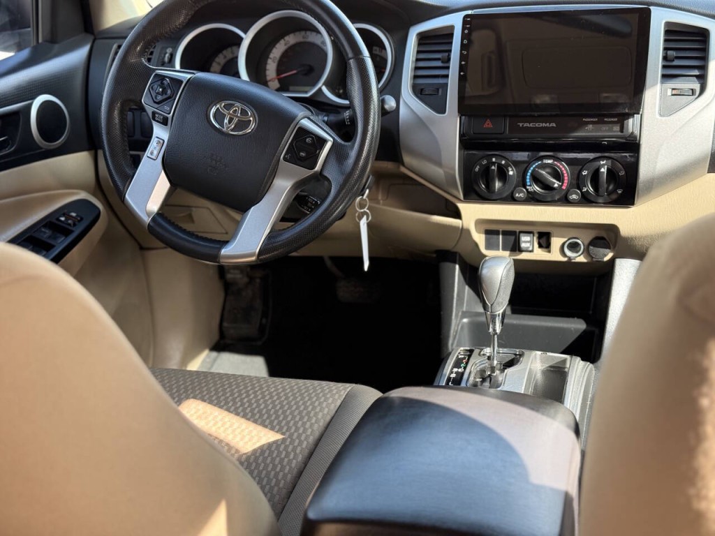 2015 Toyota Tacoma Image 11