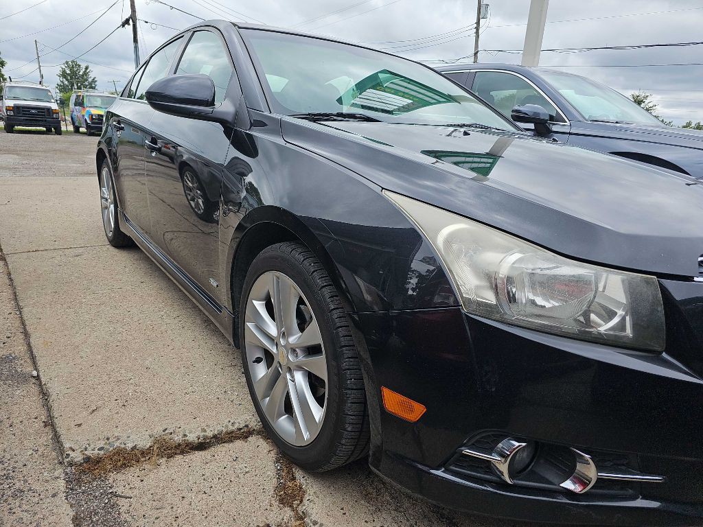 2011 Chevrolet Cruze Image 2