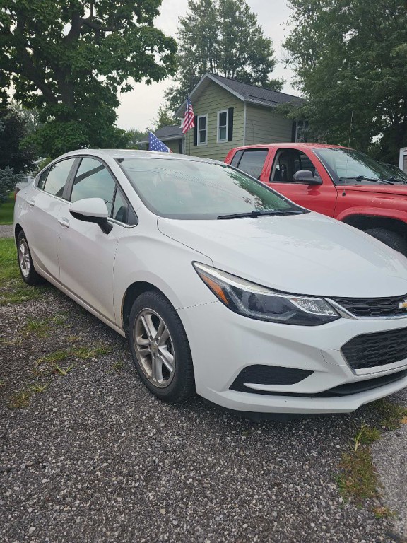 2017 Chevrolet Cruze Image 2