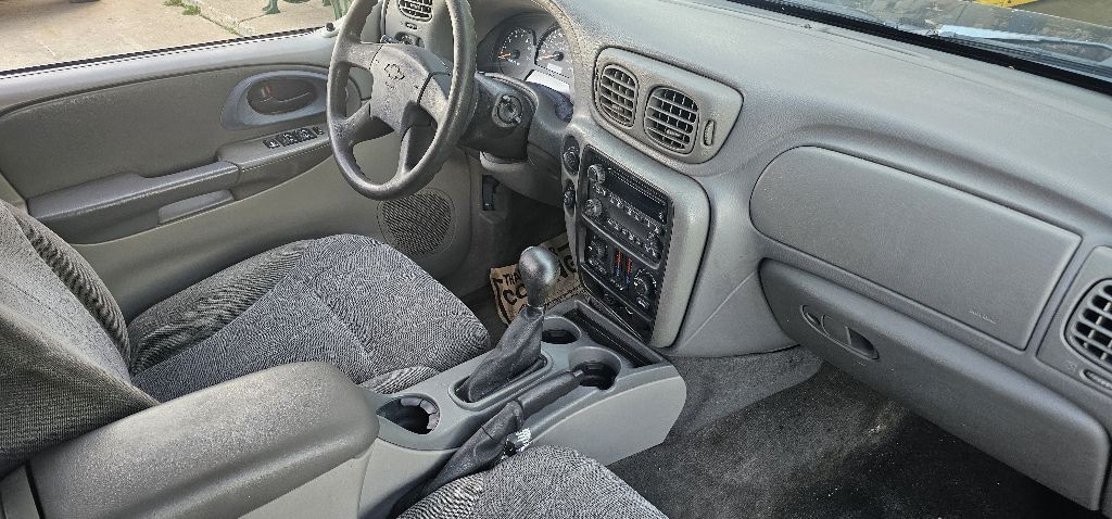 2004 Chevrolet Trailblazer Image 3