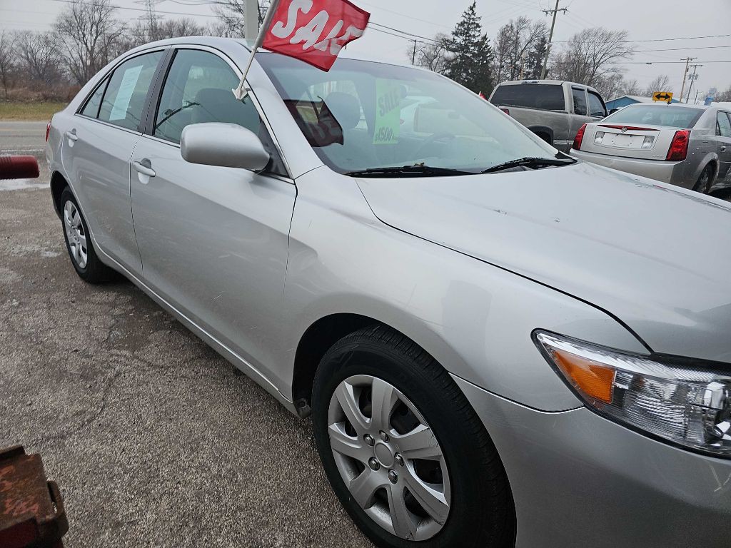 2011 Toyota Camry Image 2