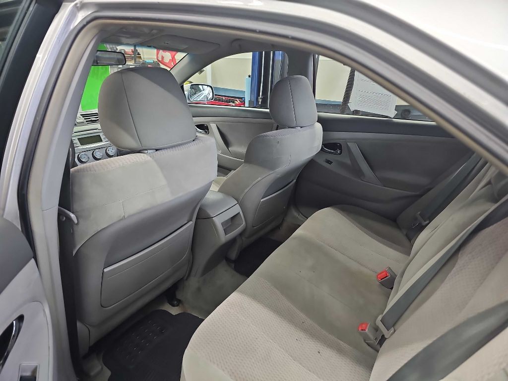 2011 Toyota Camry Image 6