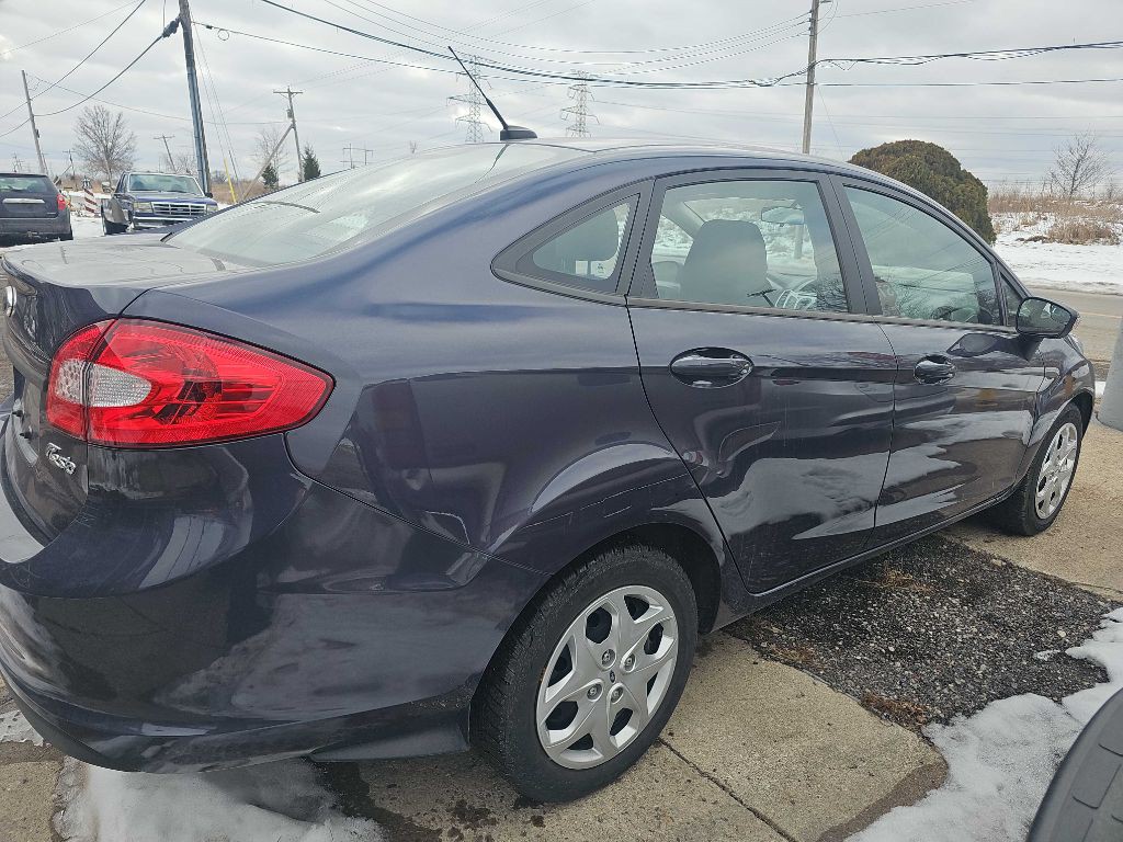 2013 Ford Fiesta Image 2