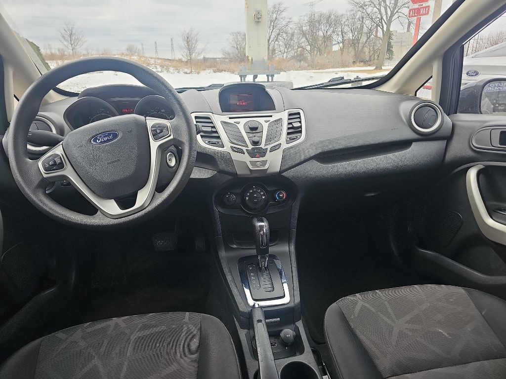 2013 Ford Fiesta Image 5