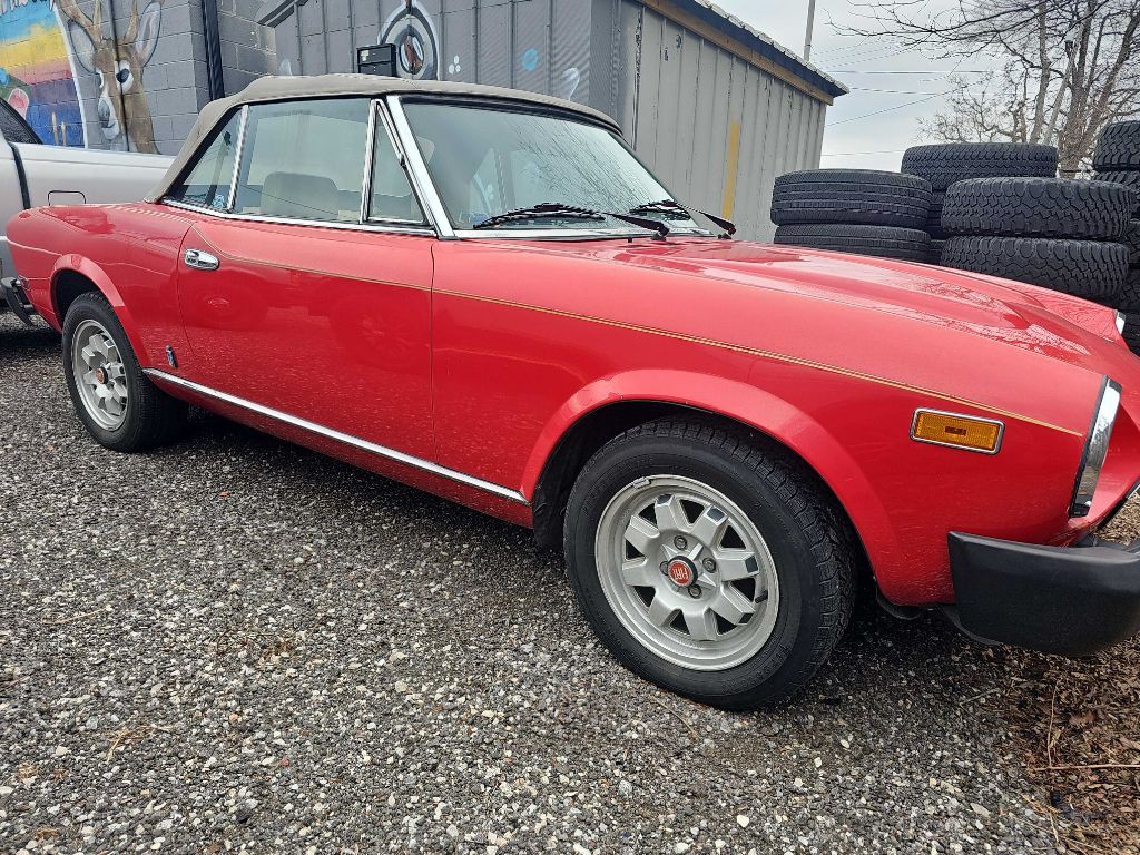 1982 FIAT 124 Spider Image 1