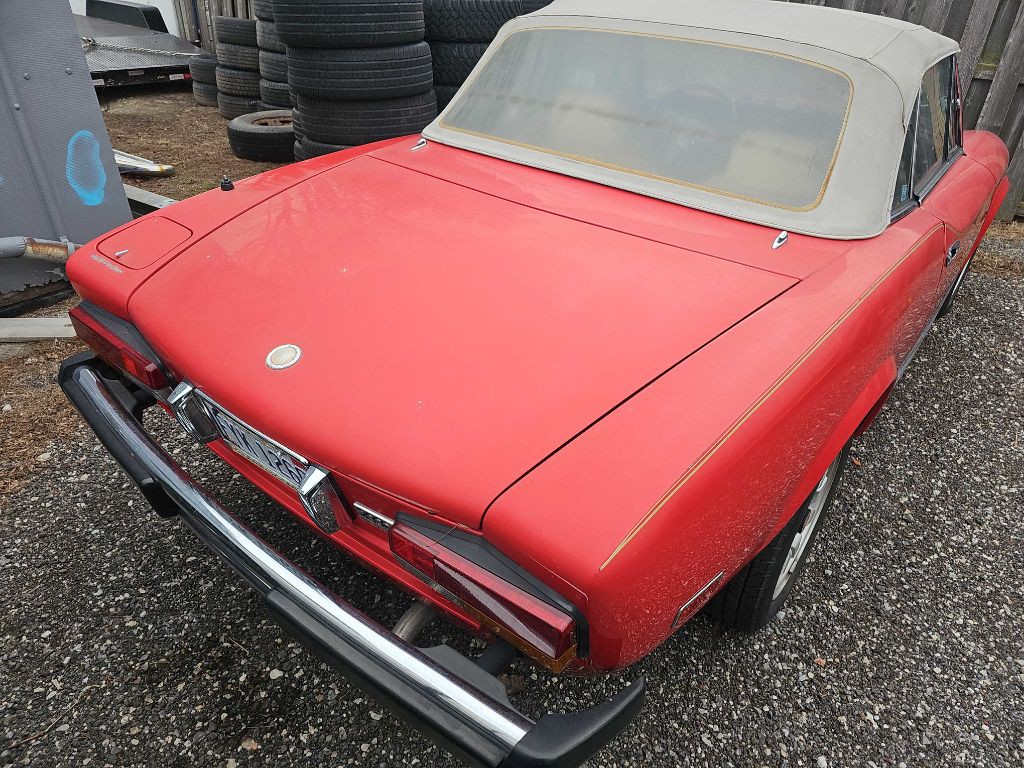 1982 FIAT 124 Spider Image 4