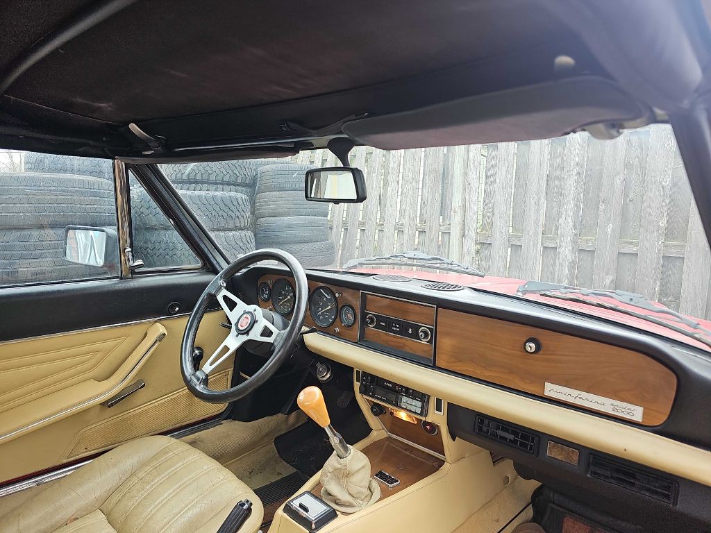 1982 FIAT 124 Spider Image 5