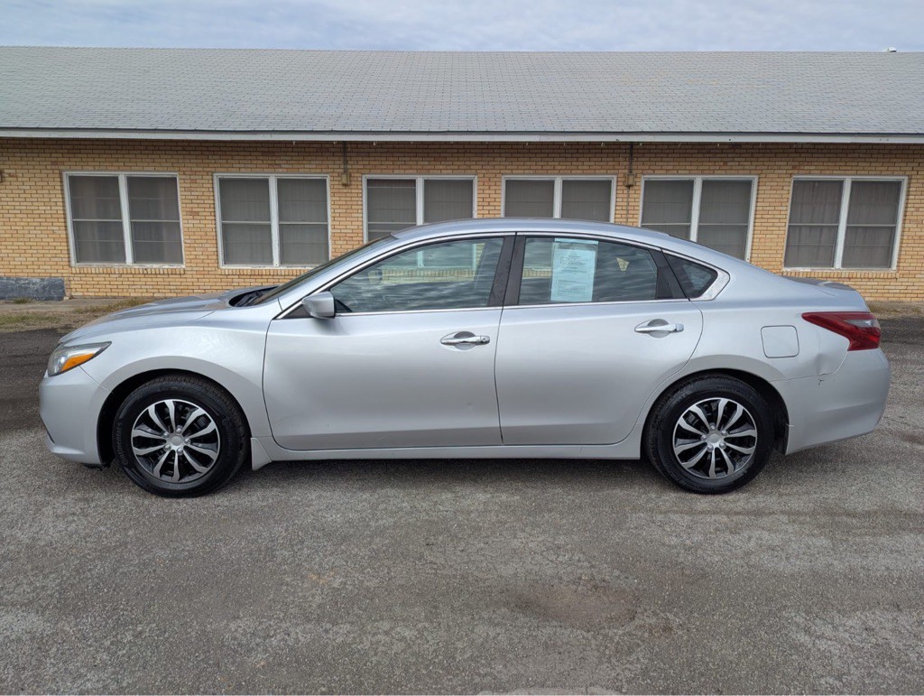2018 Nissan Altima Image 2