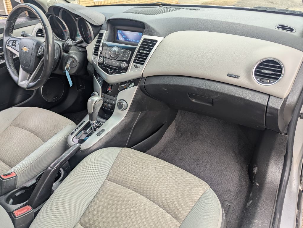 2012 Chevrolet Cruze Image 16