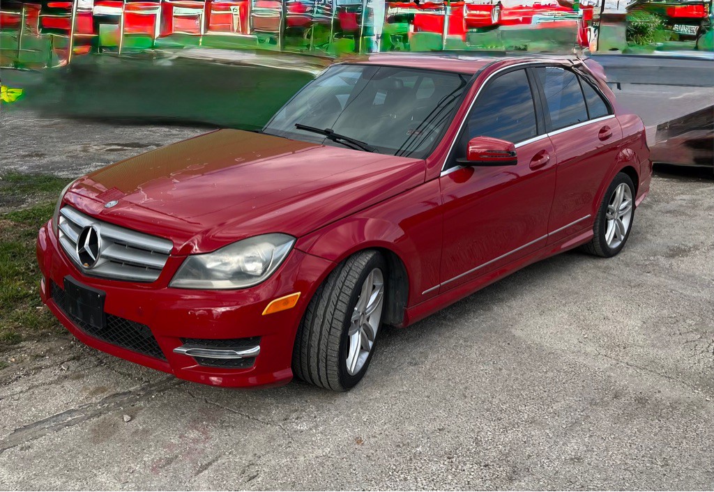 2013 Mercedes-Benz C-Class Image 2