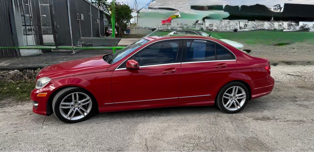 2013 Mercedes-Benz C-Class Image 3