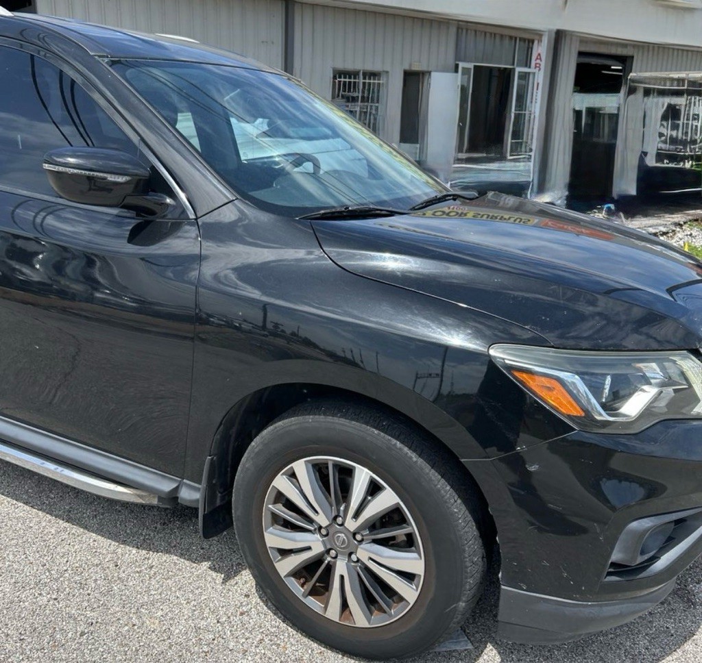 2018 Nissan Pathfinder Image 2