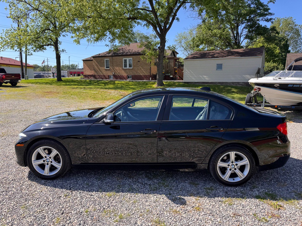 2013 BMW 3 Series Image 2