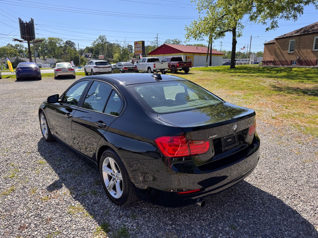 2013 BMW 3 Series Image 3