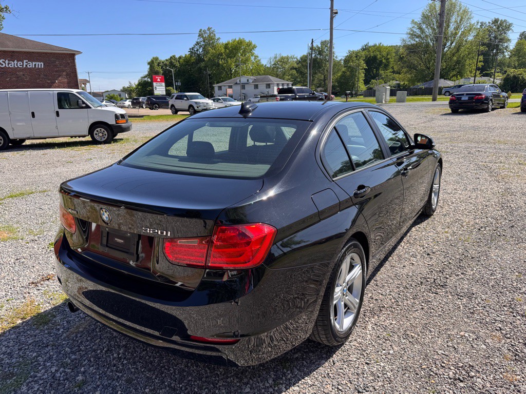 2013 BMW 3 Series Image 4