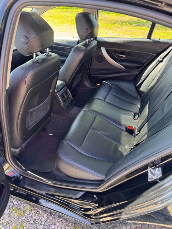 2013 BMW 3 Series Image 9