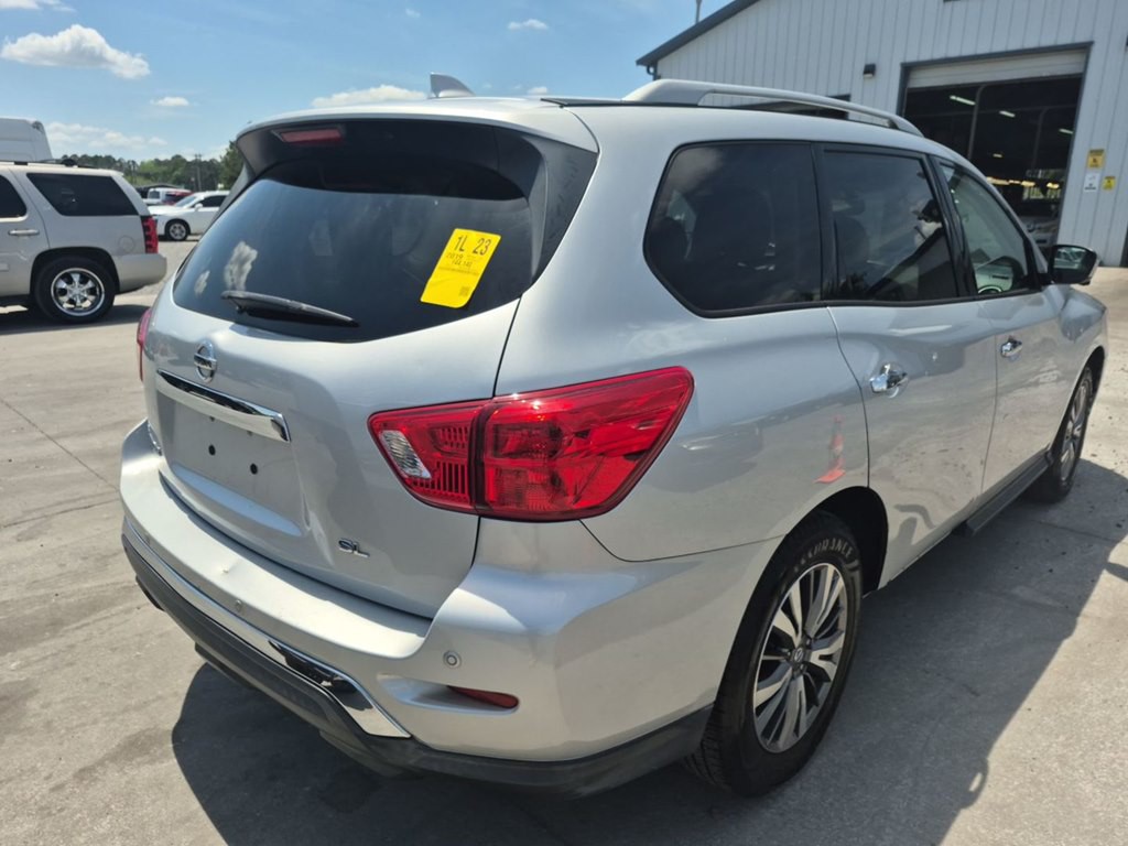 2019 Nissan Pathfinder Image 2