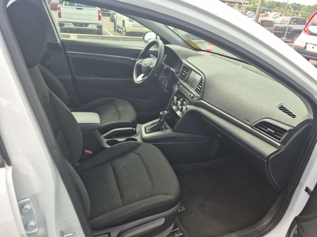 2019 Hyundai Elantra Image 3