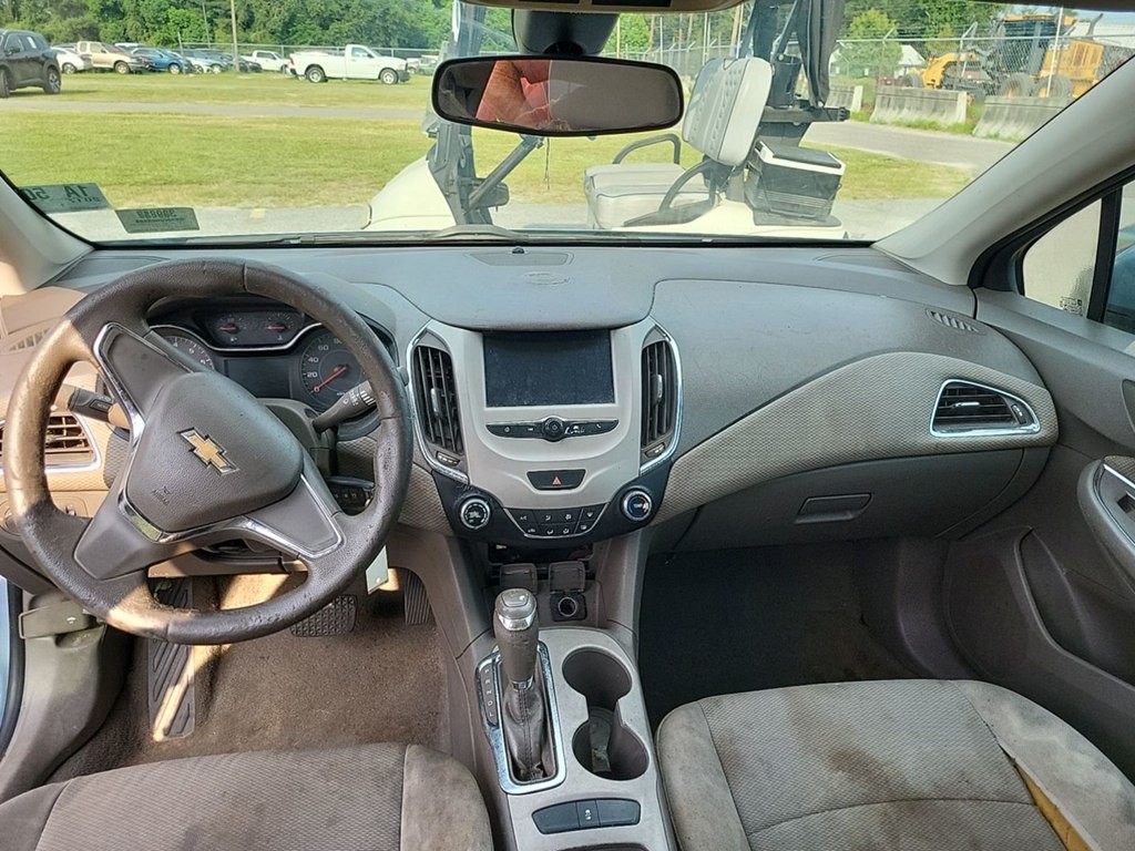 2017 Chevrolet Cruze Image 2