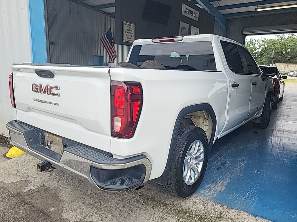 2022 GMC Sierra Image 2