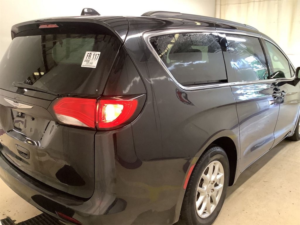 2020 Chrysler Voyager Image 1