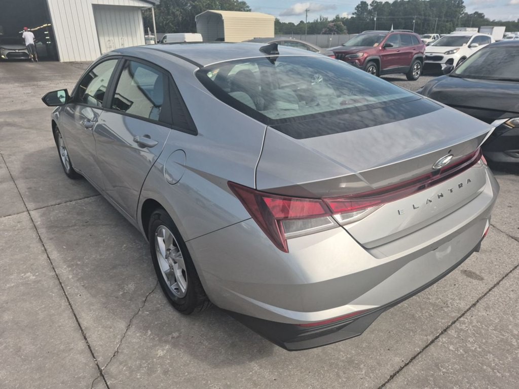 2021 Hyundai Elantra Image 3