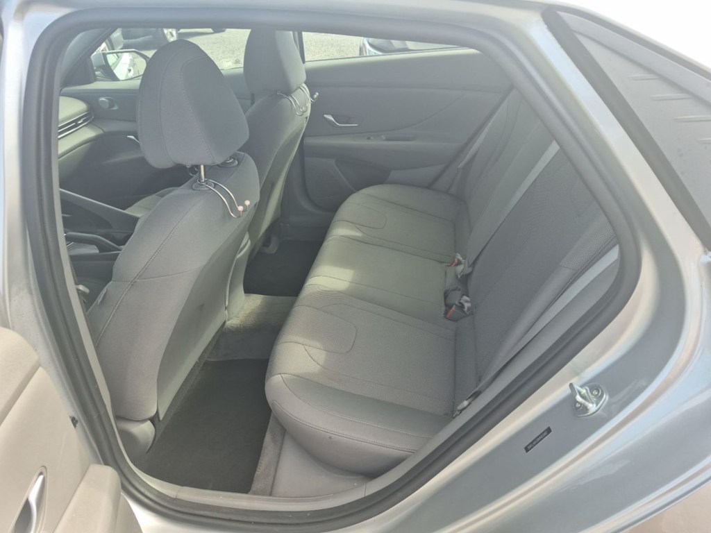 2021 Hyundai Elantra Image 5