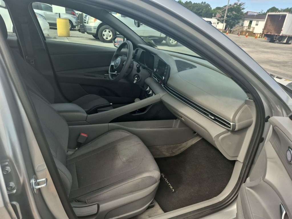 2021 Hyundai Elantra Image 8