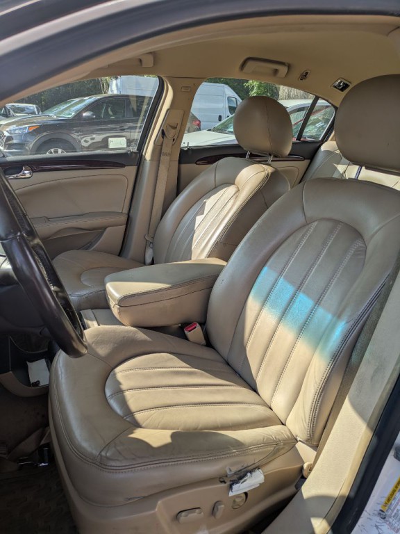 2011 Buick Lucerne Image 6
