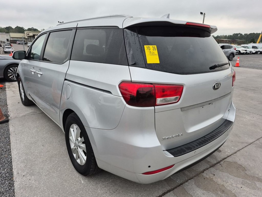 2016 Kia Sedona Image 2