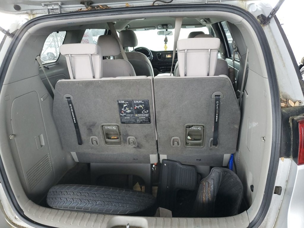 2016 Kia Sedona Image 3