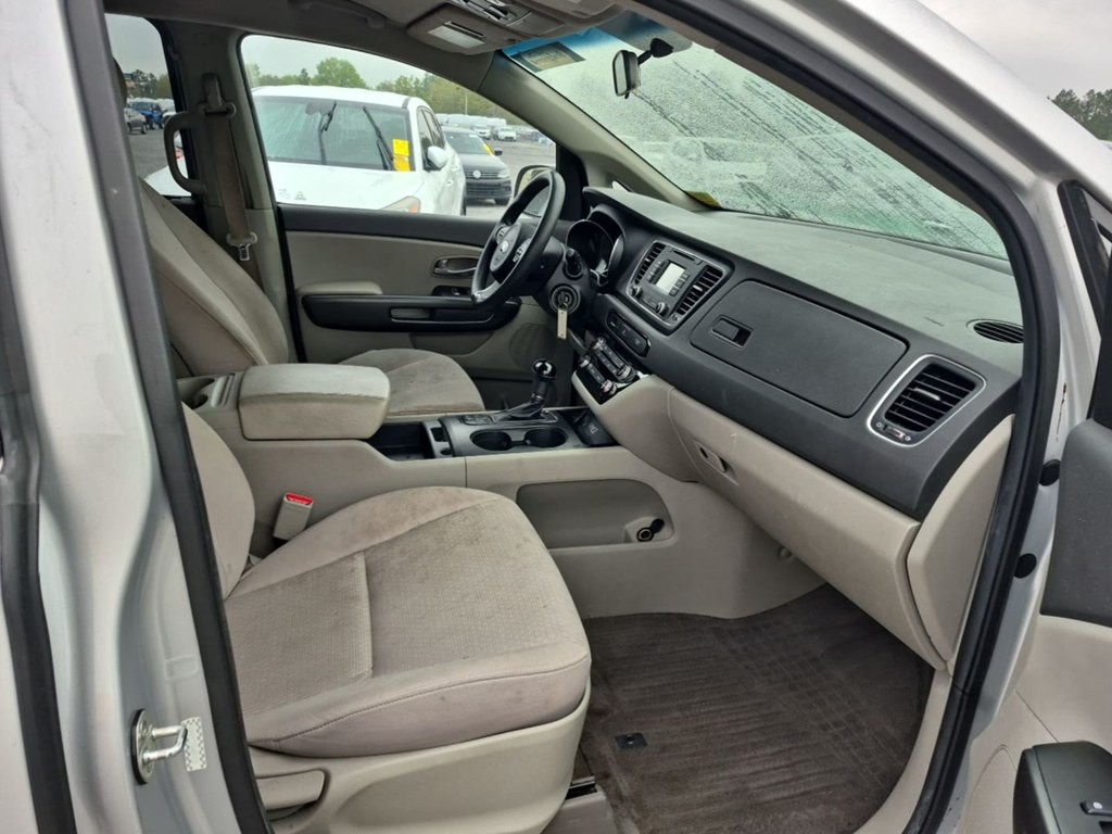 2016 Kia Sedona Image 4
