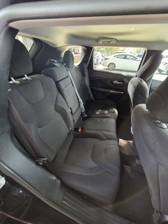 2019 Jeep Cherokee Image 13