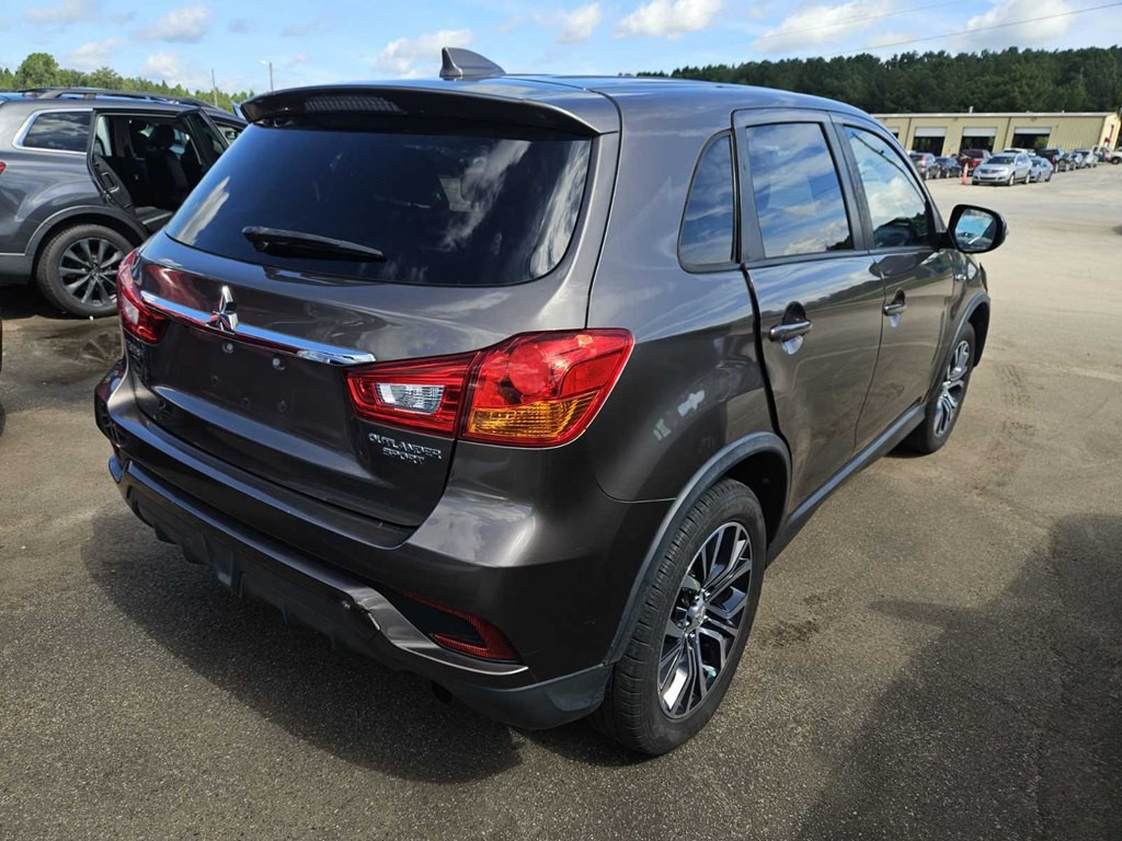 2019 Mitsubishi Outlander Image 2